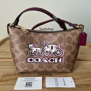 ✅Coach Zip Top Crossbody Bag